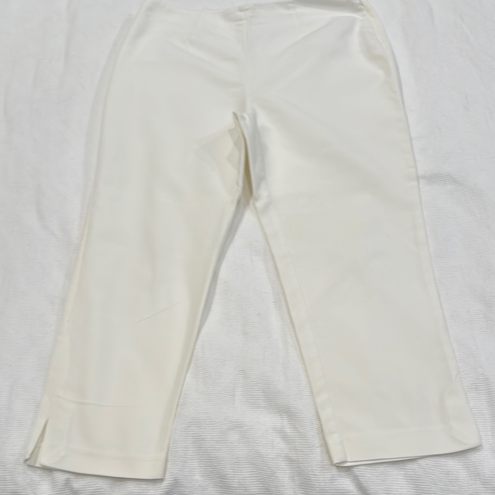 🌟Chico’s So Slimming Crop Pants Size 1.5 – White